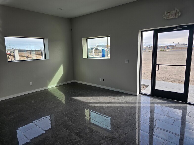 More Photos Of 14372 Rudi Kuefner, Horizon City Truck Terminal For Lease