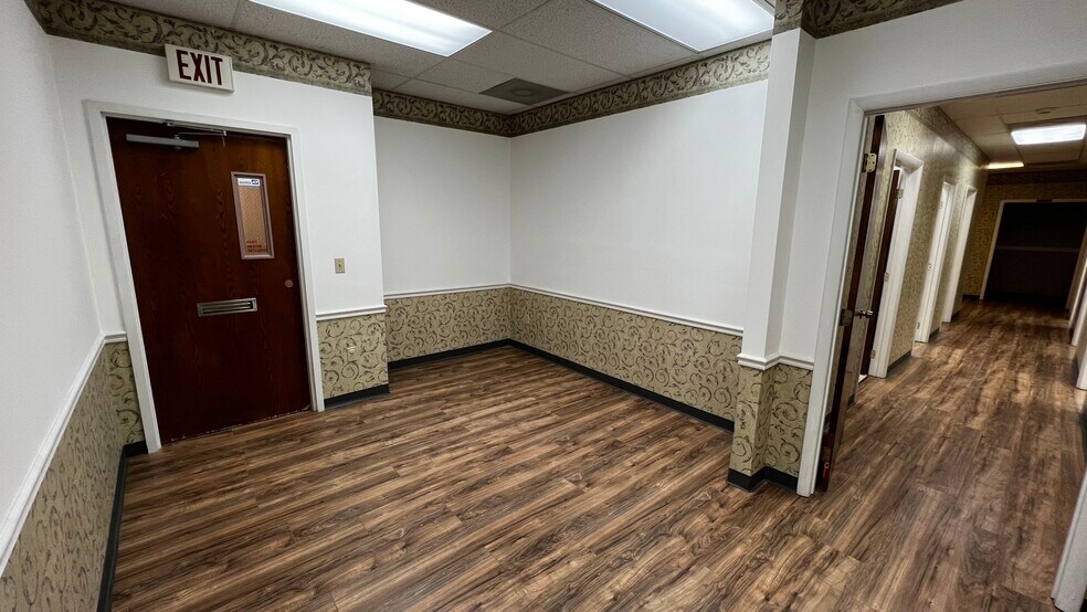 More Photos Of 25 S Broad St, Nazareth Medical For Lease