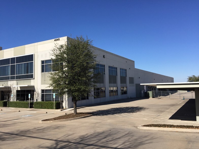 More Photos Of 4545 W Davis St, Dallas Distribution For Sale