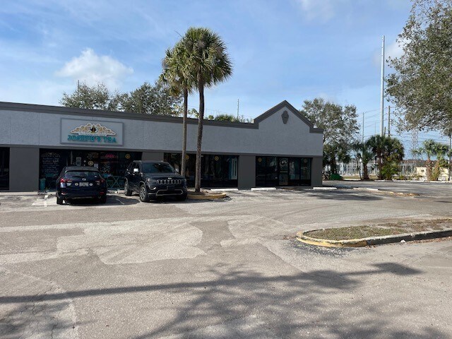 More Photos Of 25000-25028 US Highway 19 N, Clearwater Daycare Center For Lease