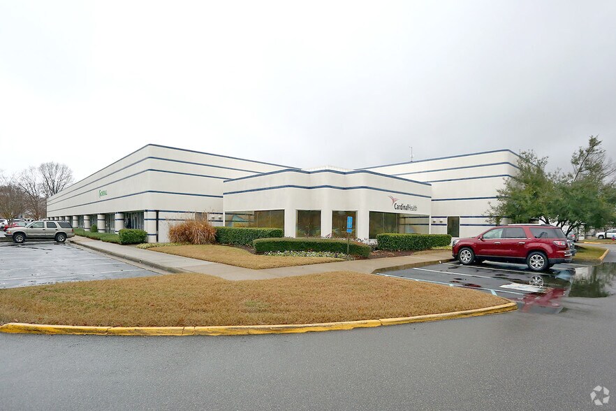 More Photos Of 230 Clearfield Ave, Virginia Beach Showroom For Lease
