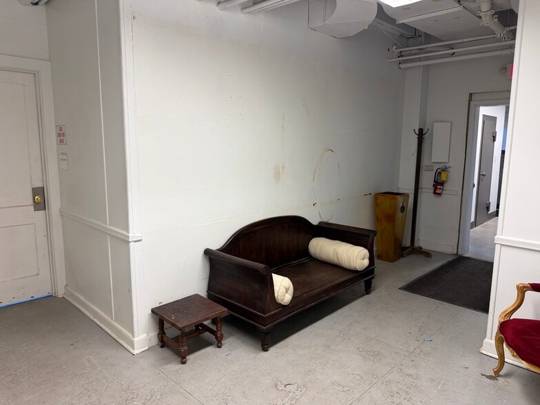 More Photos Of 2000 West St, Union City Office Residential For Lease