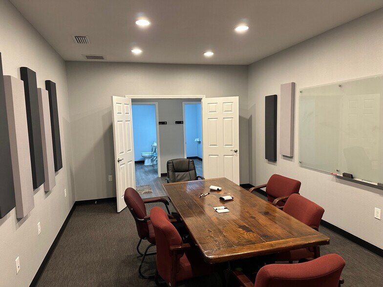 More Photos Of 1621 Capital Cir NE, Tallahassee Light Manufacturing For Lease