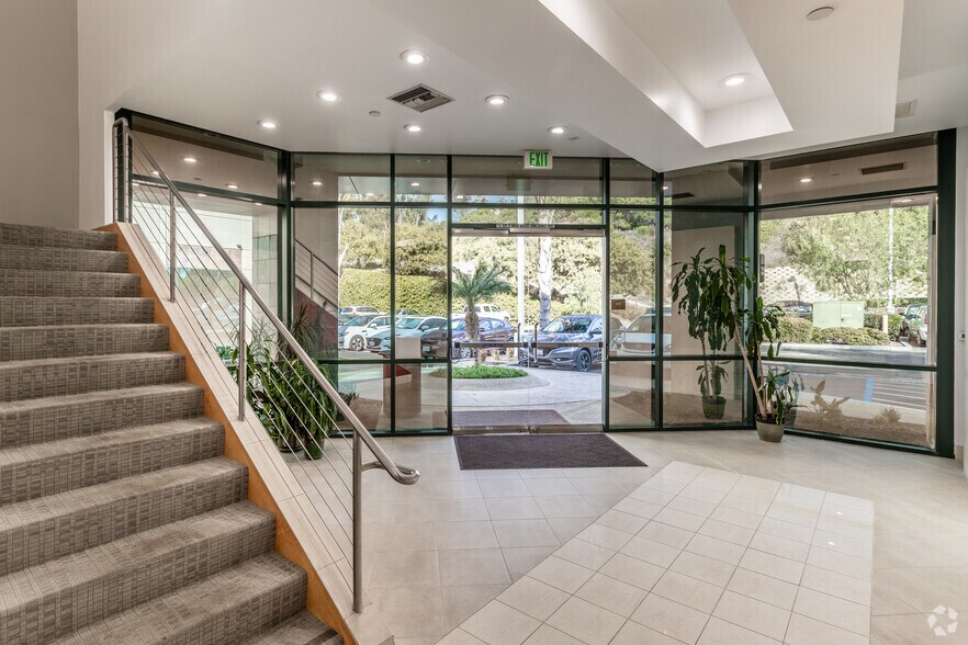 More Photos Of 5860 Owens Ave, Carlsbad Unknown For Lease