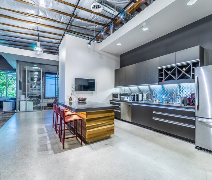 More Photos Of 3172 Lionshead Ave, Carlsbad Office For Sale