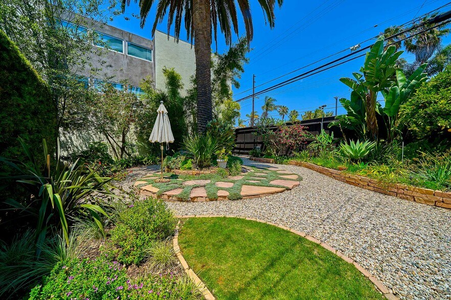 More Photos Of 1321-1325 Abbot Kinney Blvd, Venice Freestanding For Sale