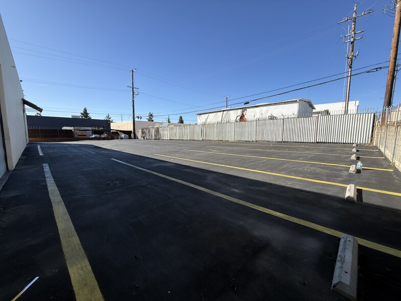 More Photos Of 8929 Oso Ave, Chatsworth Manufacturing For Lease
