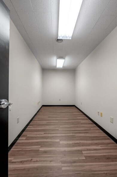 More Photos Of 250 Crossfield Dr, Versailles Industrial For Lease