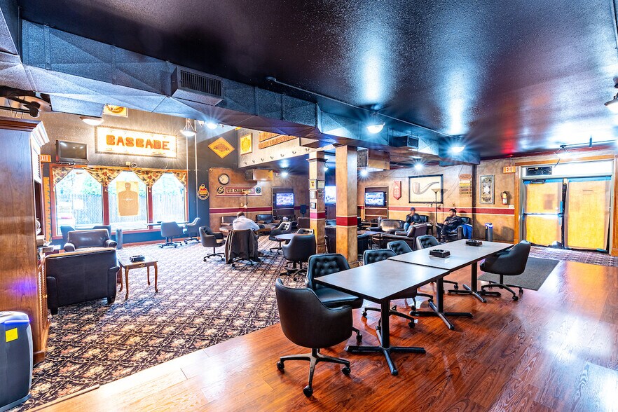 More Photos Of 9691 SE 82nd Ave, Happy Valley Storefront Retail Office For Sale