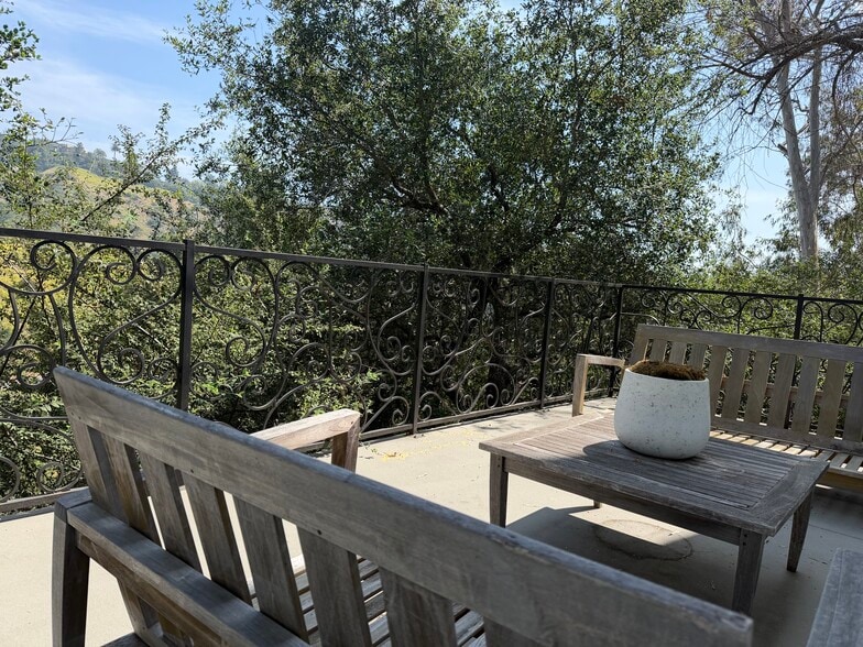More Photos Of 1301 N Beverly Dr, Beverly Hills Specialty For Sale