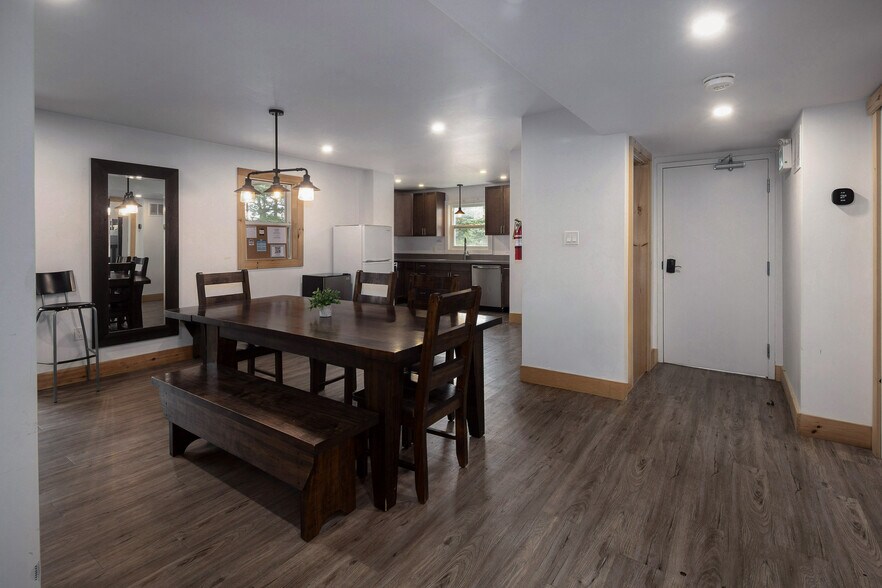 More Photos Of 210 Arlberg Cres, Blue Mountains Specialty For Sale