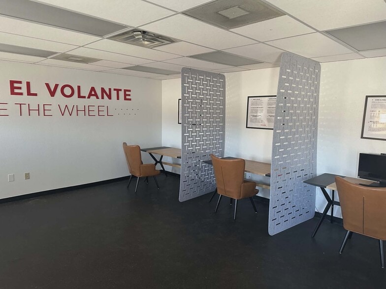 More Photos Of 400 N Riverside Dr, Fort Worth Auto Dealership For Lease
