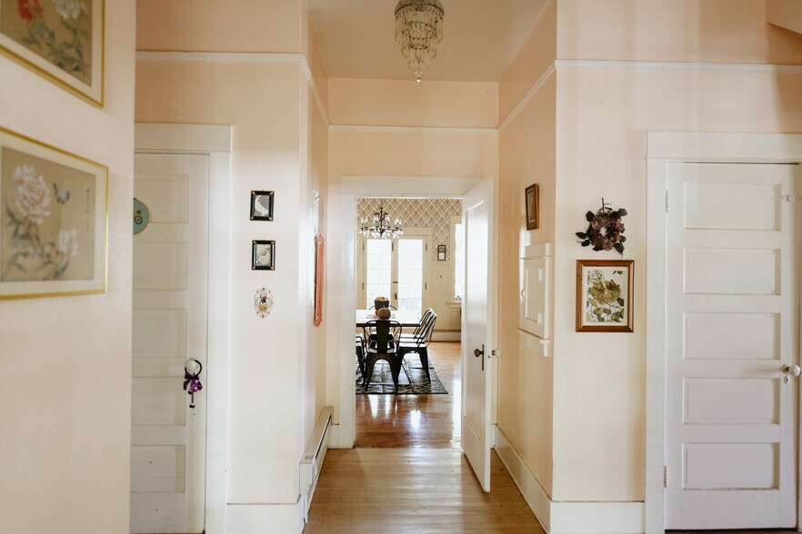 More Photos Of 200 E Vista St, Bisbee Movie Radio TVStudio For Sale