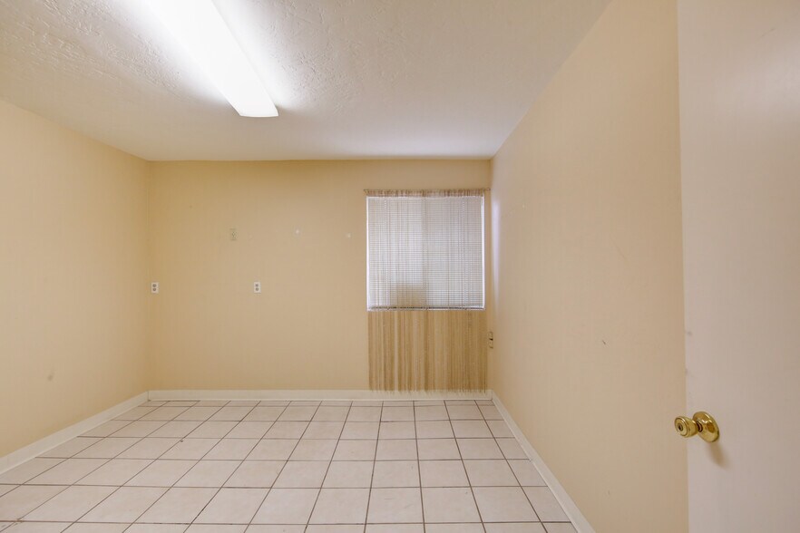 More Photos Of 11613 NW Grand Ave, El Mirage Light Distribution For Sale