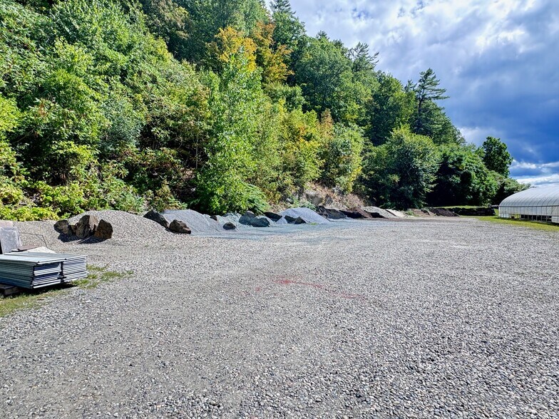 More Photos Of 942 Rt-22, Eagle Bridge Freestanding For Sale