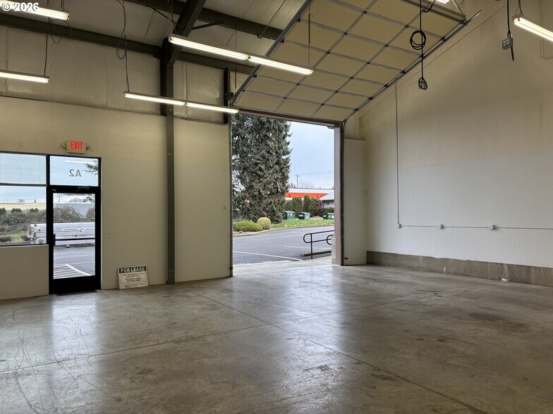 More Photos Of 2401 E Hancock St, Newberg Flex For Lease