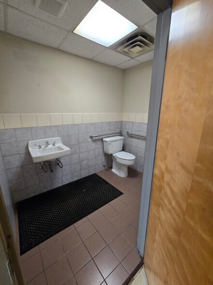 More Photos Of 1150 N Delsea Dr, Westville Unknown For Lease