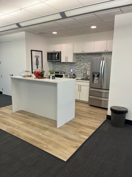 More Photos Of 14193 S Minuteman Dr, Draper Office Residential For Lease