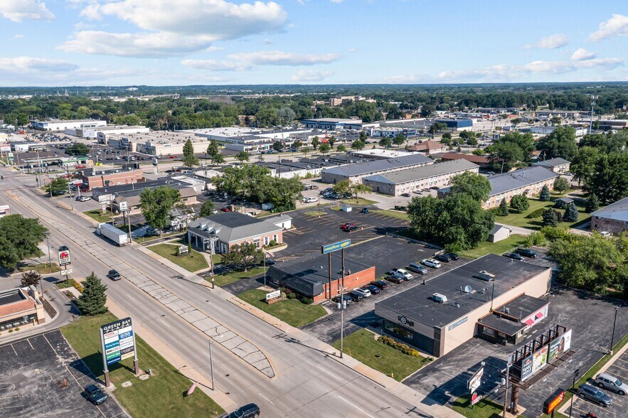 More Photos Of 1518 W Mason St, Green Bay Freestanding For Lease