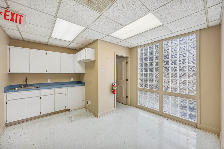 More Photos Of 1888 14th St S, Fernandina Beach Office For Sale