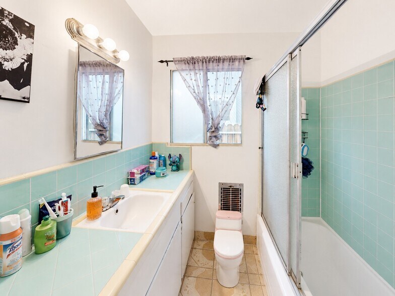 More Photos Of 5642 Lexington Ave, Los Angeles Apartments For Sale