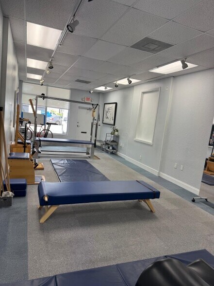 More Photos Of 2408-2412 N Dixie Hwy, Wilton Manors Warehouse For Lease