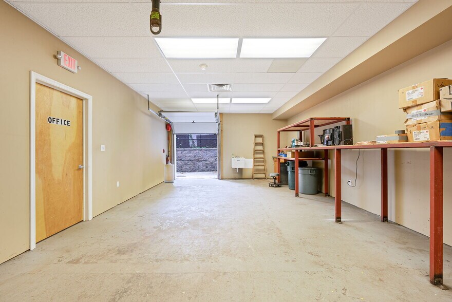 More Photos Of 6 New York Ave, Sound Beach Bar For Sale