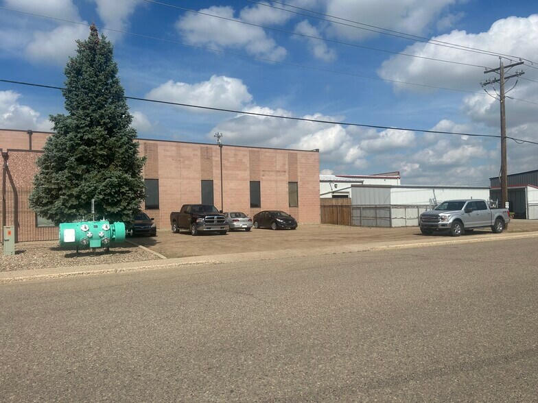 More Photos Of 1954 10 Av NW, Medicine Hat Warehouse For Sale