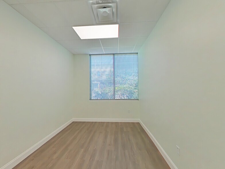 More Photos Of 366 W Sunset Rd, San Antonio Office For Lease