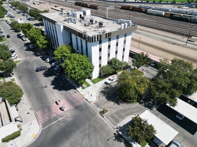 More Photos Of 2323 16th St, Bakersfield Medical For Lease