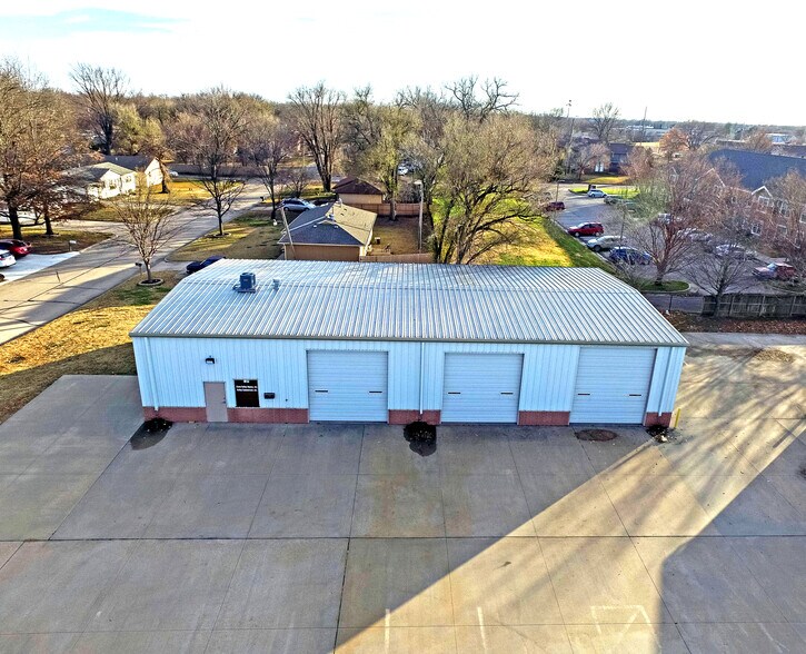 More Photos Of 621-633 N Kessler St, Wichita Showroom For Lease