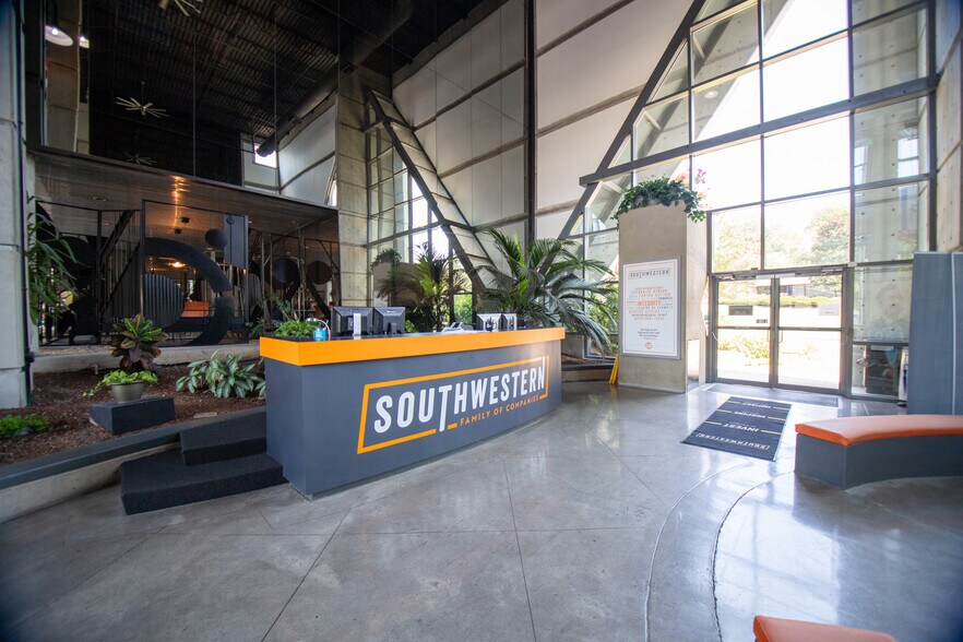 More Photos Of 2451 Atrium Way, Nashville Office For Lease