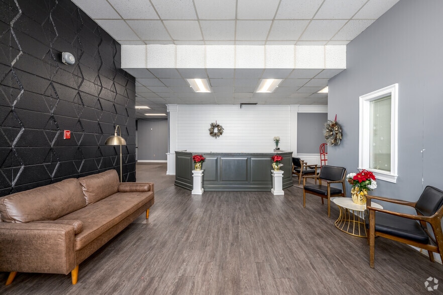 More Photos Of 7000 Old Landover Rd, Landover Warehouse For Lease