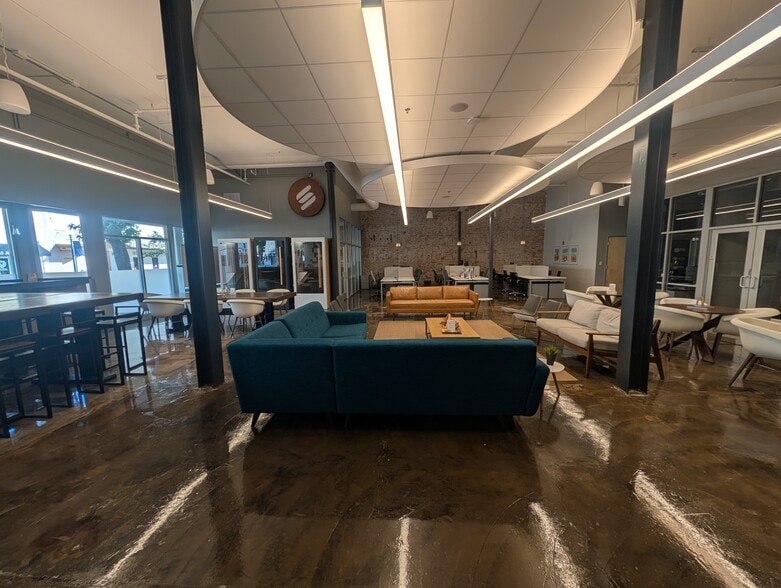 More Photos Of 605 Austin Ave, Waco Storefront Retail Office For Sale