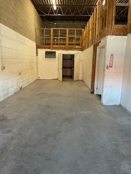 More Photos Of 706 Crain Hwy N, Glen Burnie Flex For Lease