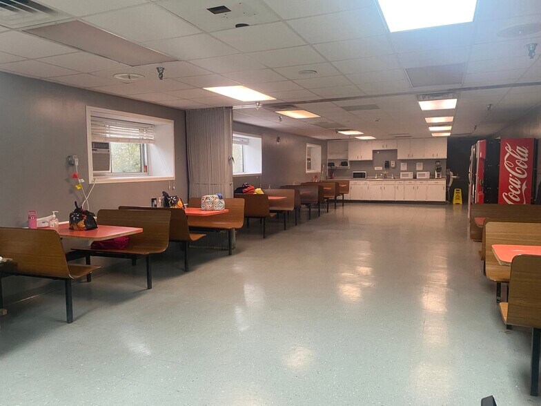 More Photos Of 308 Glenwood Rd, Swainsboro Manufacturing For Sale