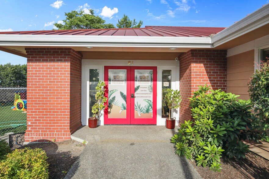 More Photos Of 81 Freeman Ct, Central Point Office For Sale