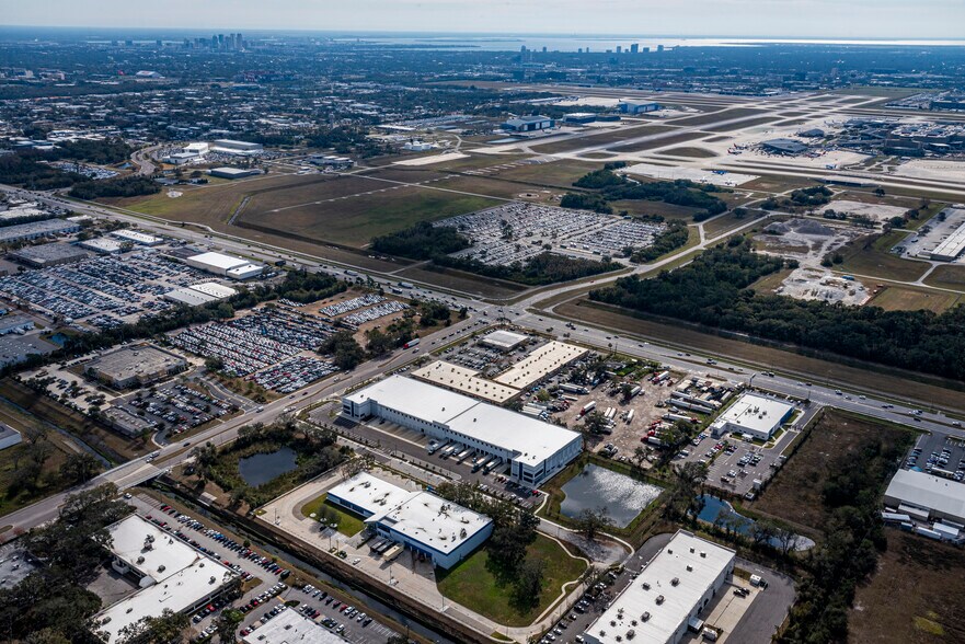 More Photos Of 5402-5424 Hangar Ct, Tampa Distribution For Lease