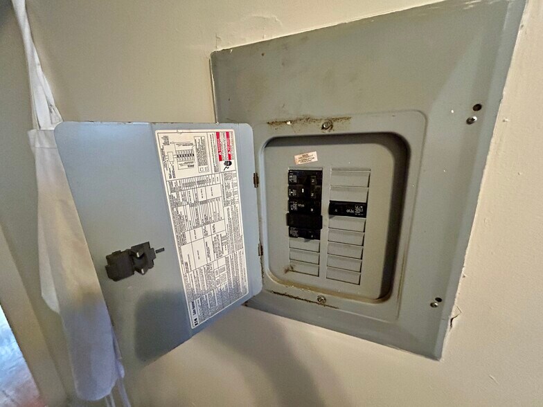 More Photos Of 816-822 E Marquette Rd, Chicago Apartments For Sale