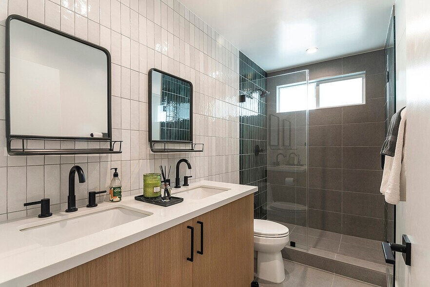 More Photos Of 811 N Harvard Blvd, Los Angeles Multifamily For Sale