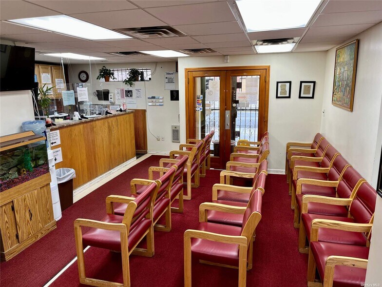 More Photos Of 11614 Myrtle Ave, Richmond Hill Medical For Sale