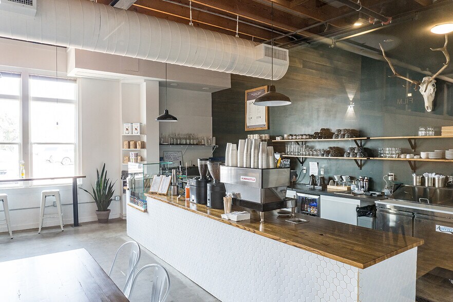 More Photos Of 2727 N Cascade Ave, Colorado Springs General Retail For Lease