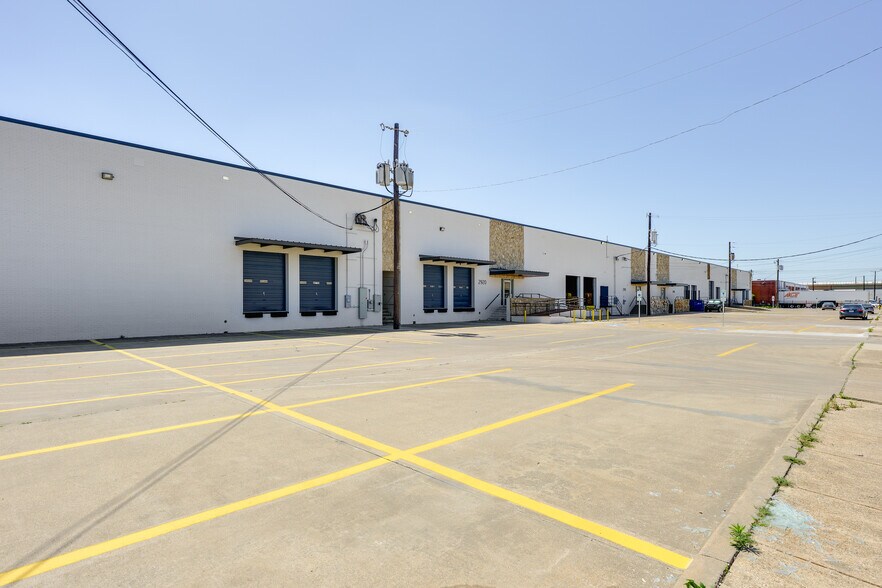 Primary Photo Of 2838-2910 Anode Ln, Dallas Warehouse For Lease