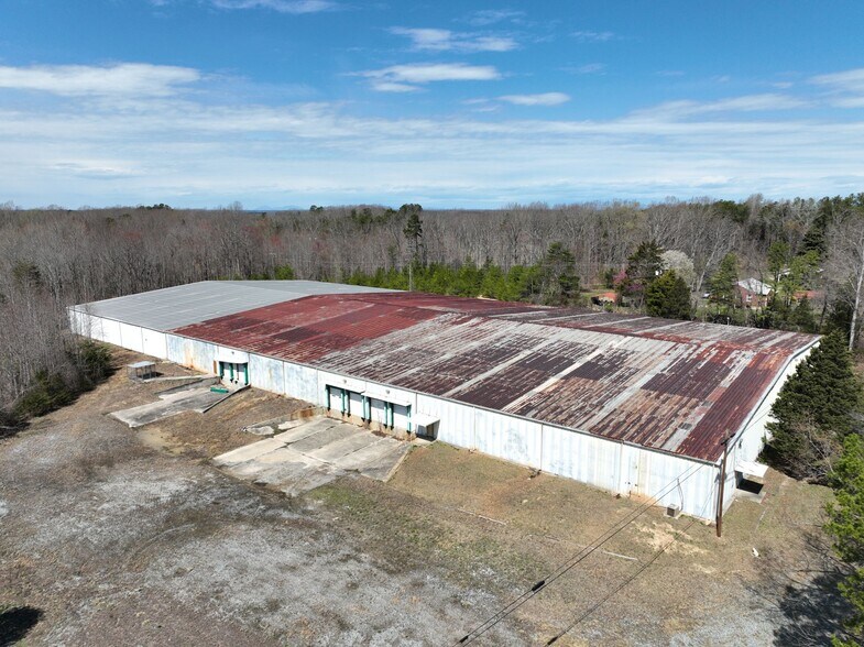 More Photos Of 1011 Drive in Rd, Nathalie Industrial For Sale