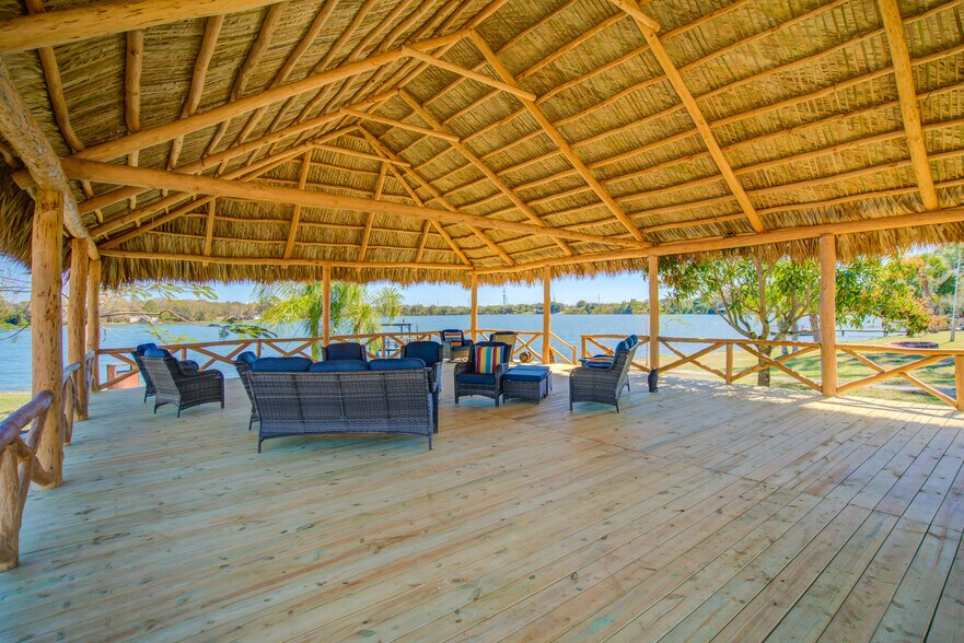 More Photos Of 2060 US Highway 27 N, Avon Park Hotel For Sale