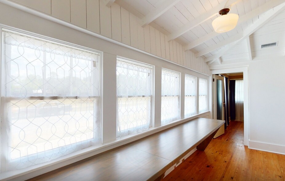 More Photos Of 111 West Orange St, Jesup Freestanding For Lease