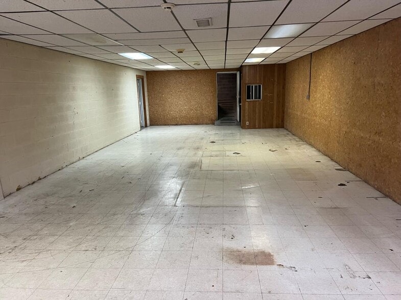 More Photos Of 868 State Route 3 and 12, Hinton Flex For Sale