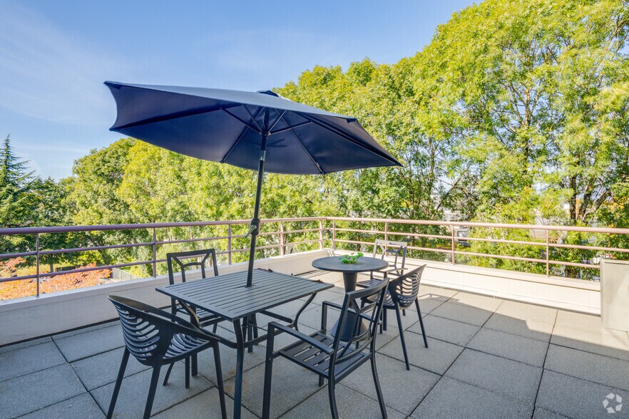 More Photos Of 13351 Commerce Pky, Richmond Office For Lease