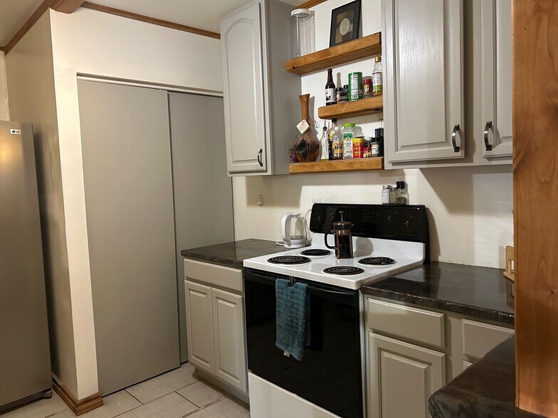 More Photos Of 135-145 Cleveland Ave, Loveland Warehouse For Sale