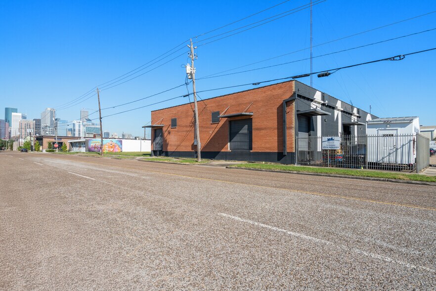 More Photos Of 1110 Paige St, Houston Warehouse For Lease